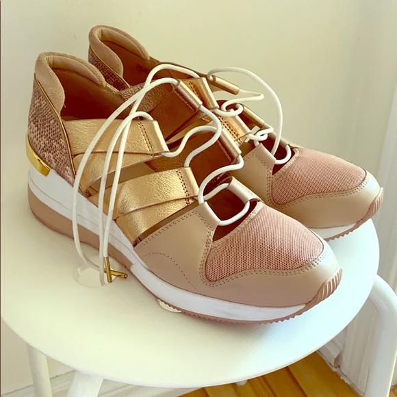 Michael Kors Sneakers with leather details - Picture 2 of 9